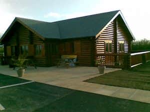 bespoke-log-cabin-club-house (5)