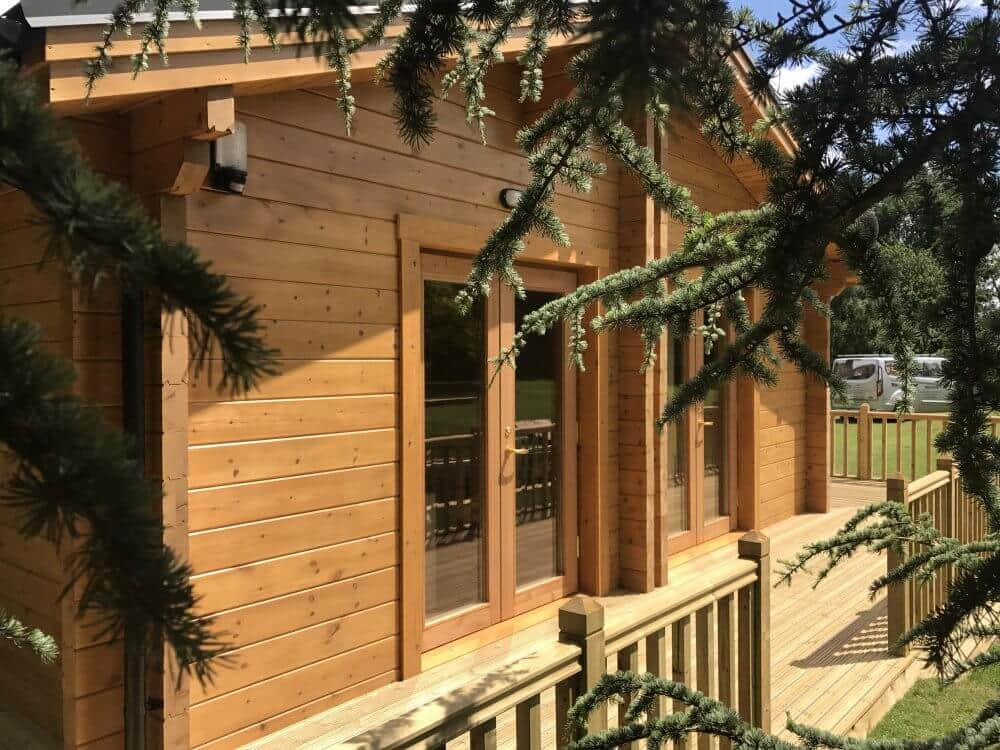 Mobile log cabin built with 95mm thermo wall by Timberlogbuild LTD